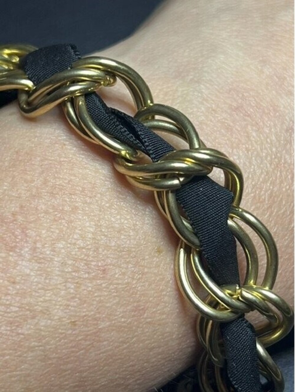 B7319 GRAZIANO Chain Link Woven Ribbon Bracelet Gold Tone Black 7-8"